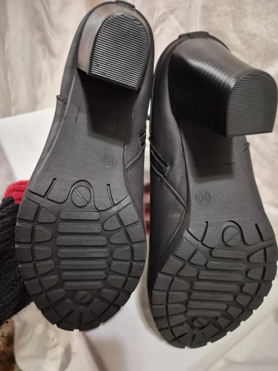 WHITE MOUNTAIN Women's Spade Heeled, Lug Sole, Wrapped Ankle Booties - Picture 7 of 12